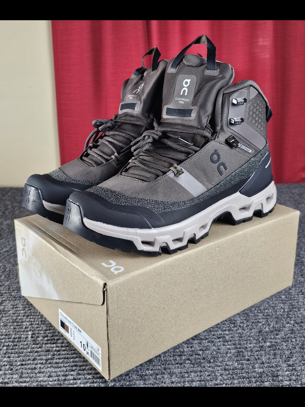 Mens size 9-10.5 on cloud cloudrock trek wp brown black boots